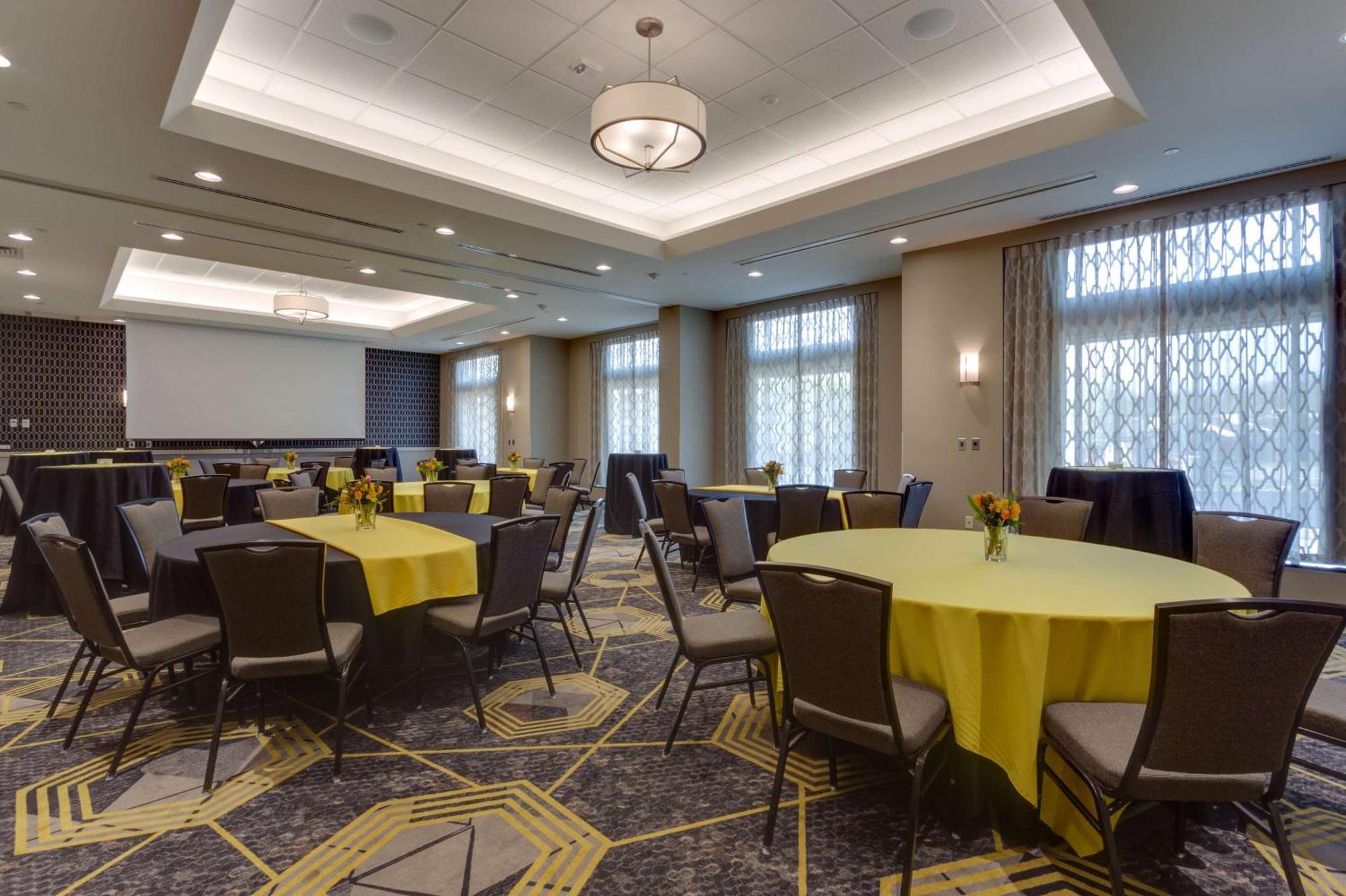 Drury Inn & Suites Pittsburgh Airport Settlers Ridge エクステリア 写真