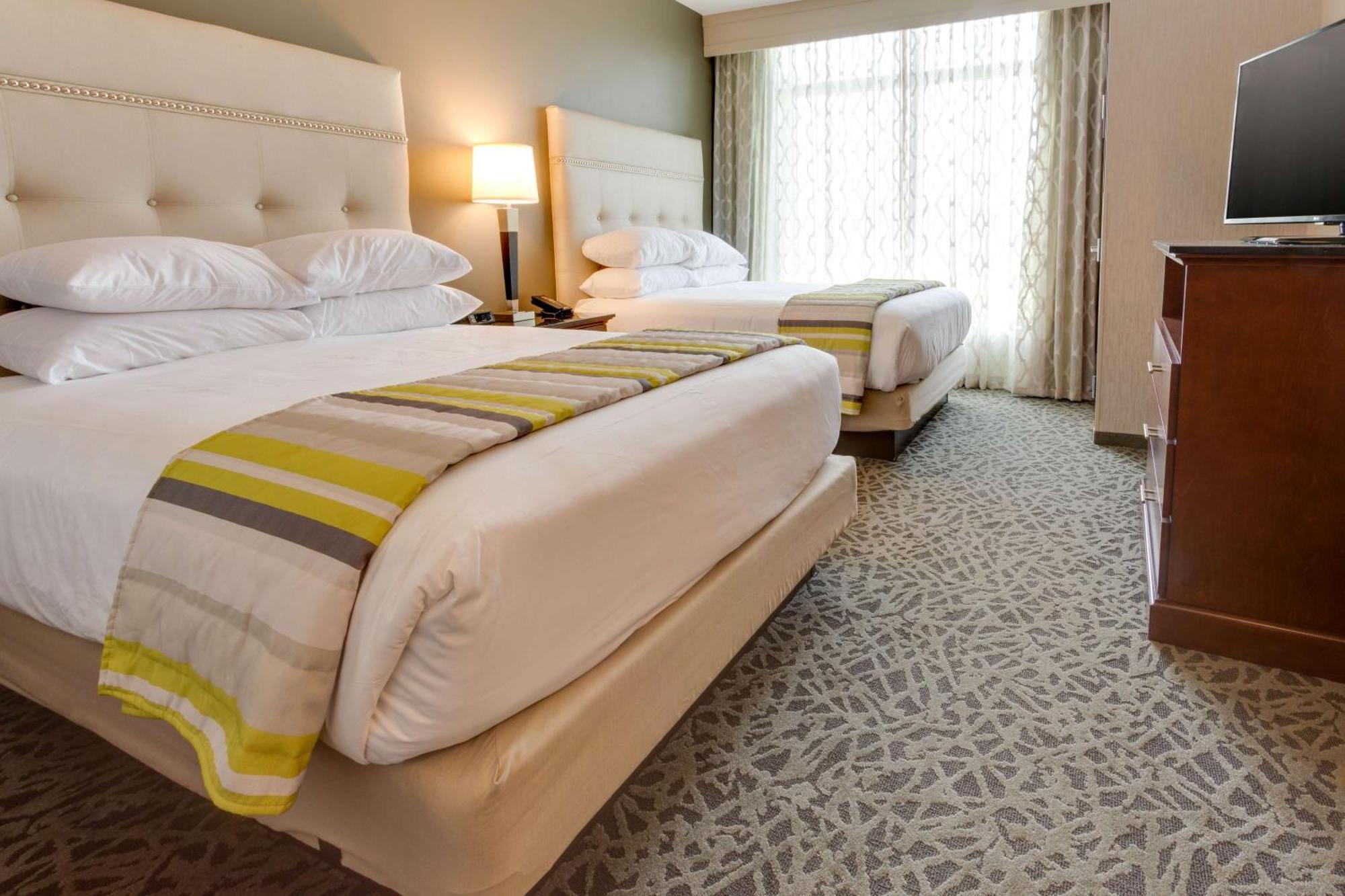 Drury Inn & Suites Pittsburgh Airport Settlers Ridge エクステリア 写真