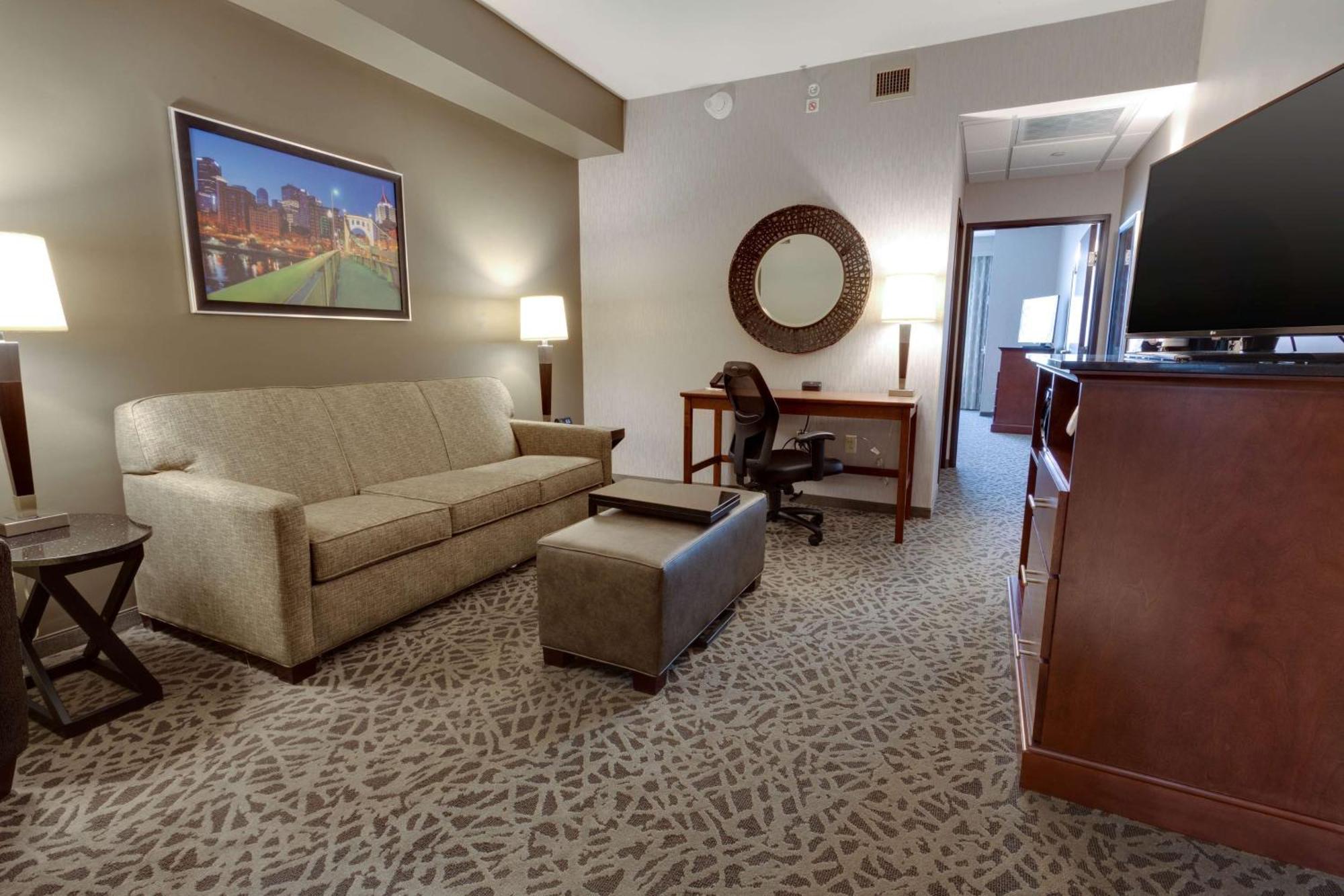Drury Inn & Suites Pittsburgh Airport Settlers Ridge エクステリア 写真