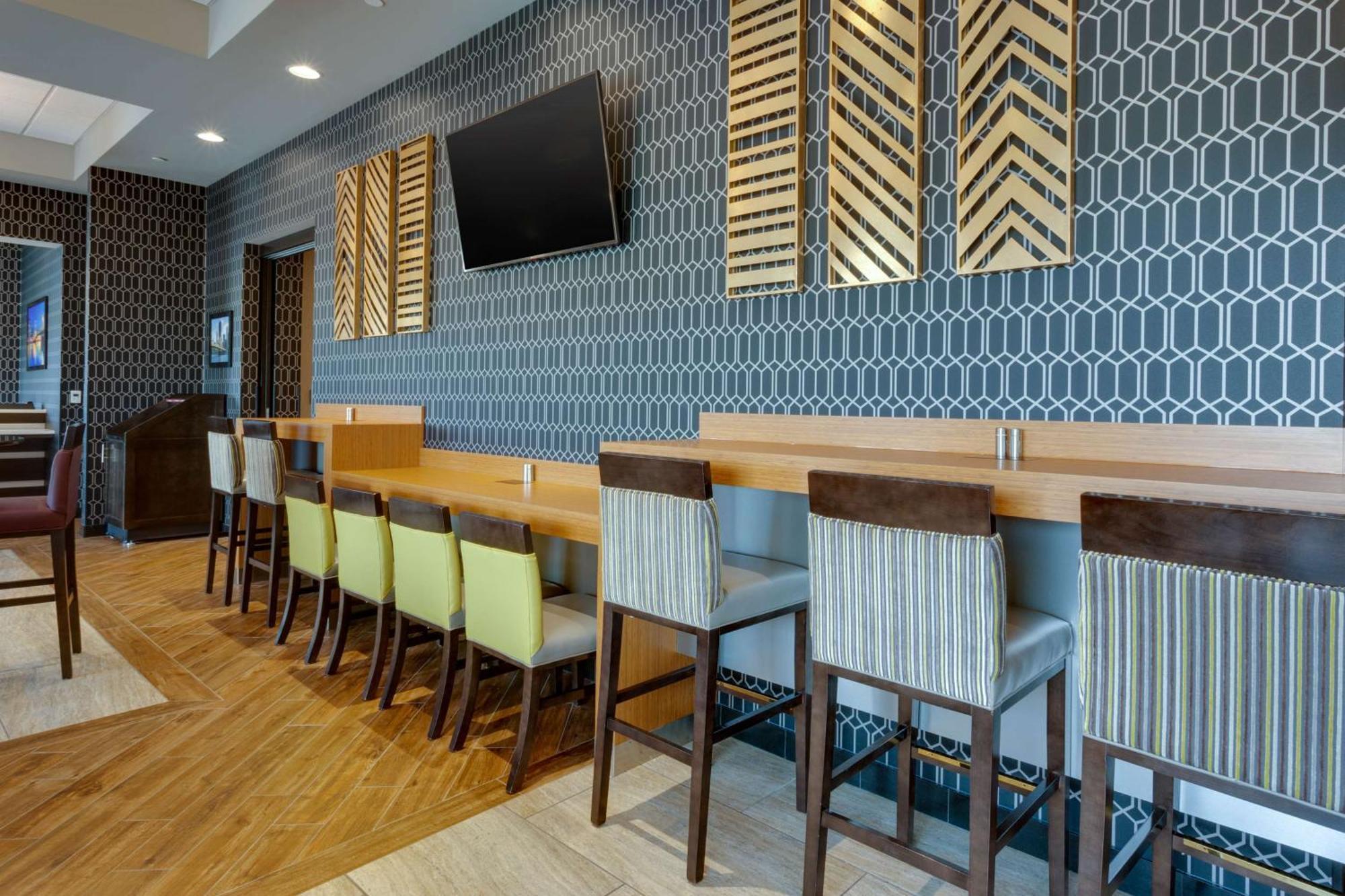 Drury Inn & Suites Pittsburgh Airport Settlers Ridge エクステリア 写真